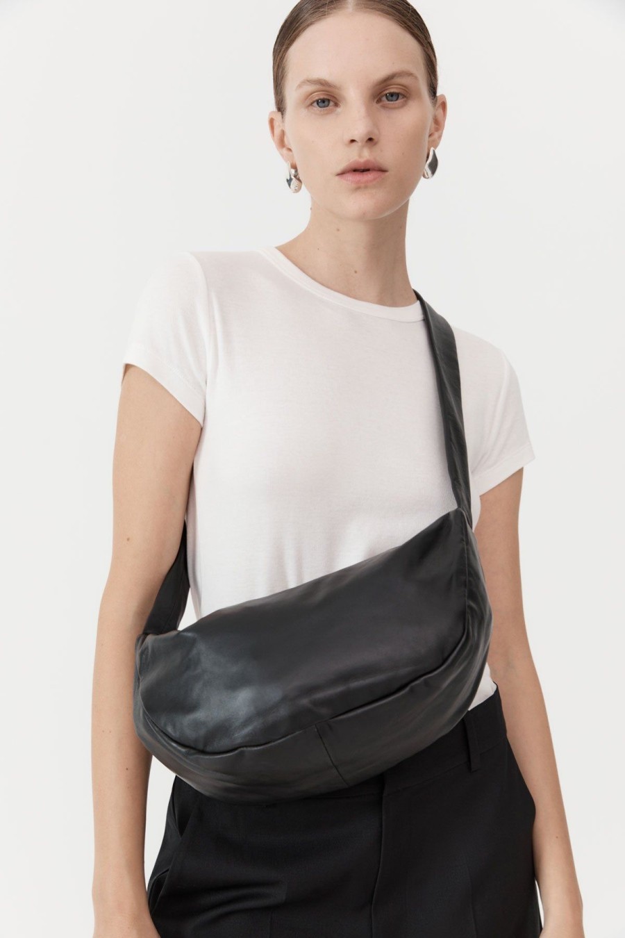 ST. AGNI Soft Crescent Bag - Black | Uni