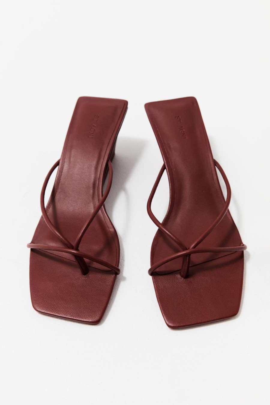 ST. AGNI Minimal Low Wedge - Rouge | Heels