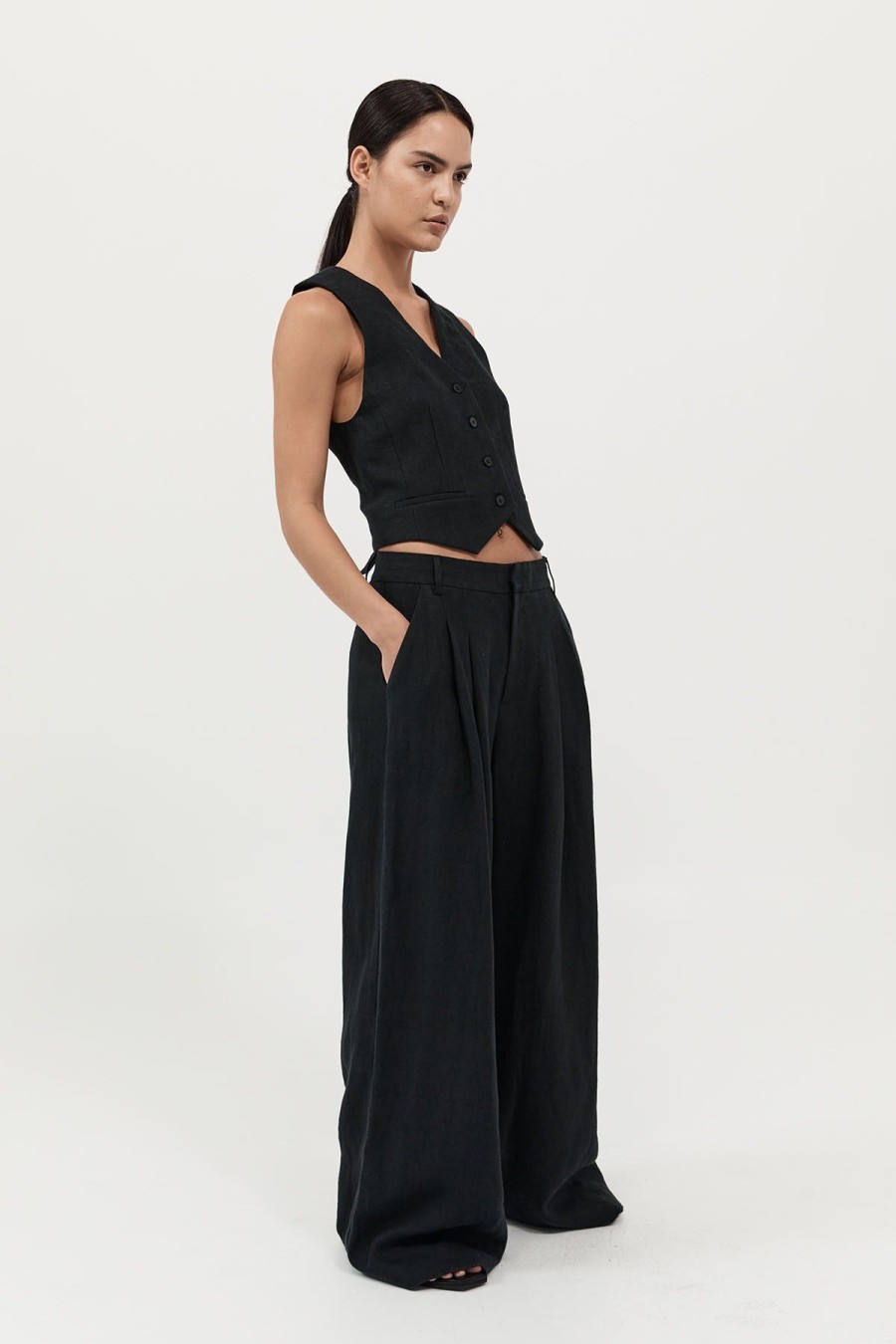 ST. AGNI Tailored Linen Vest - Black | Tops