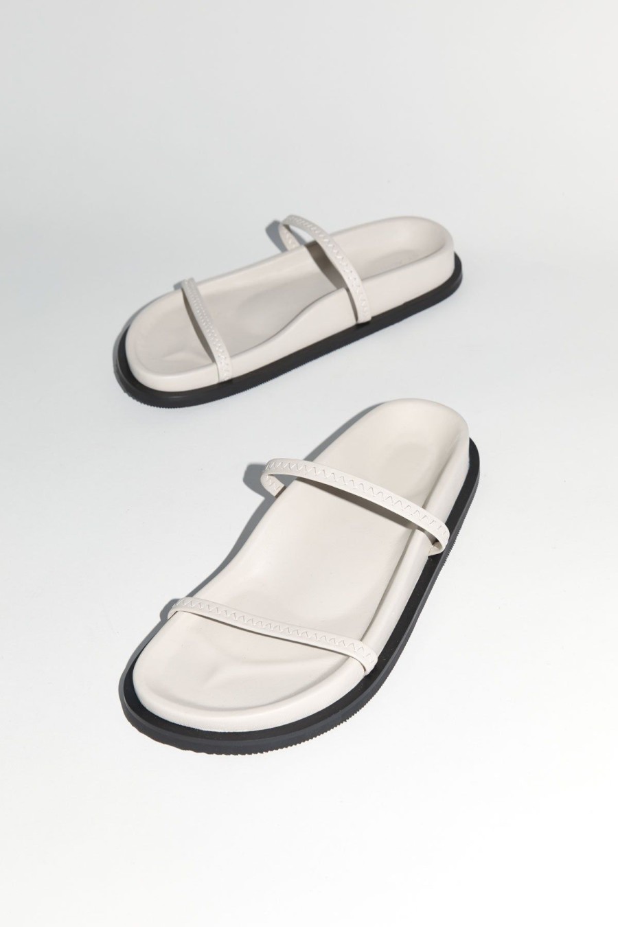 ST. AGNI Fine Strap Slide - Cool White | Slides