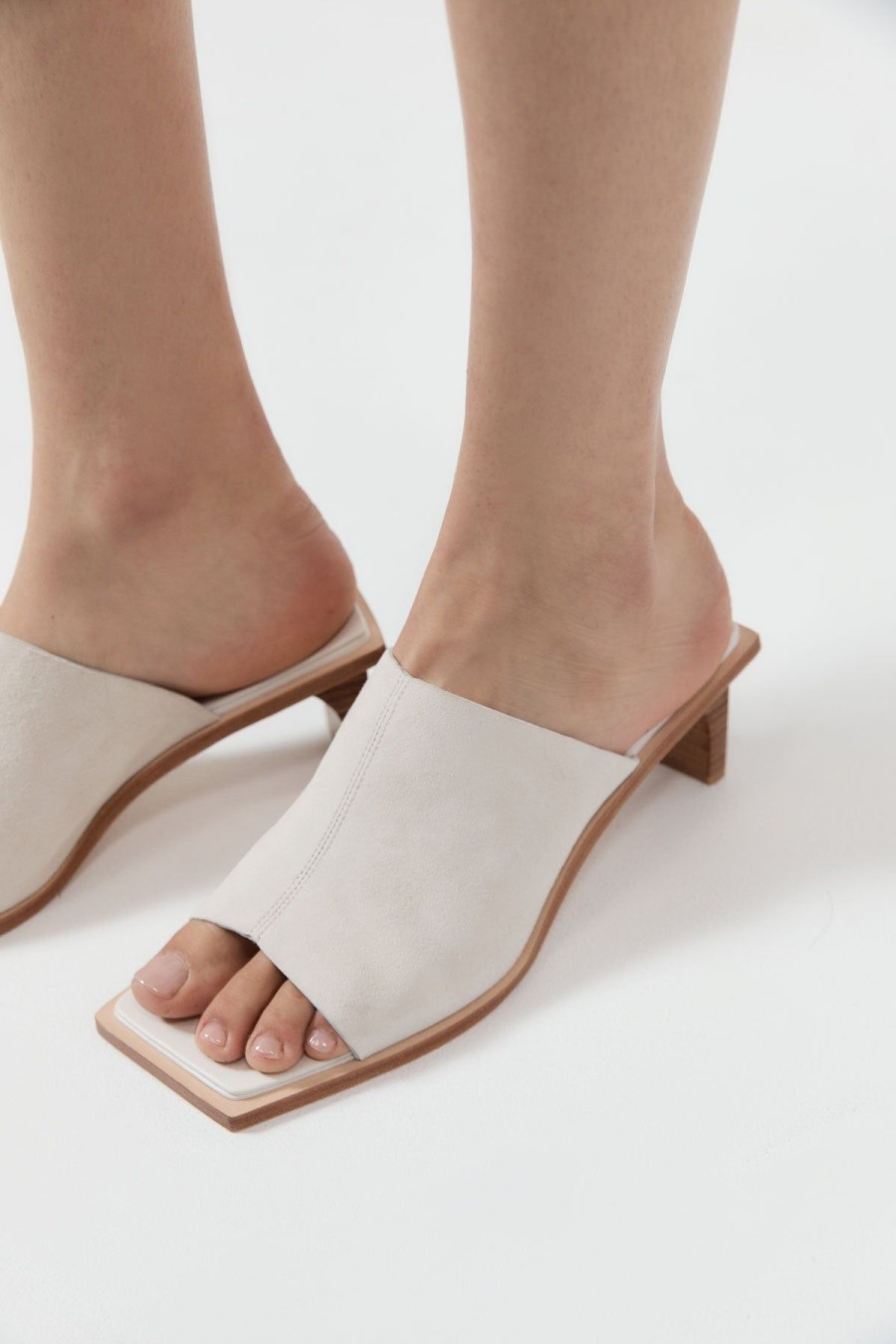 ST. AGNI Raw Edge Heel - White | Heels