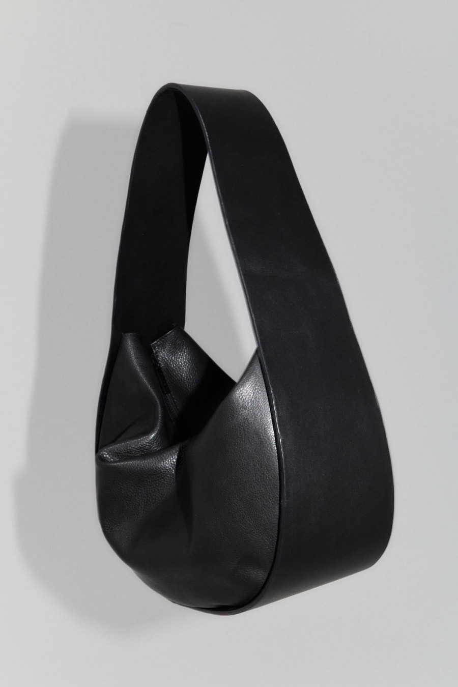 ST. AGNI Soft Arc Bag - Black | Bags