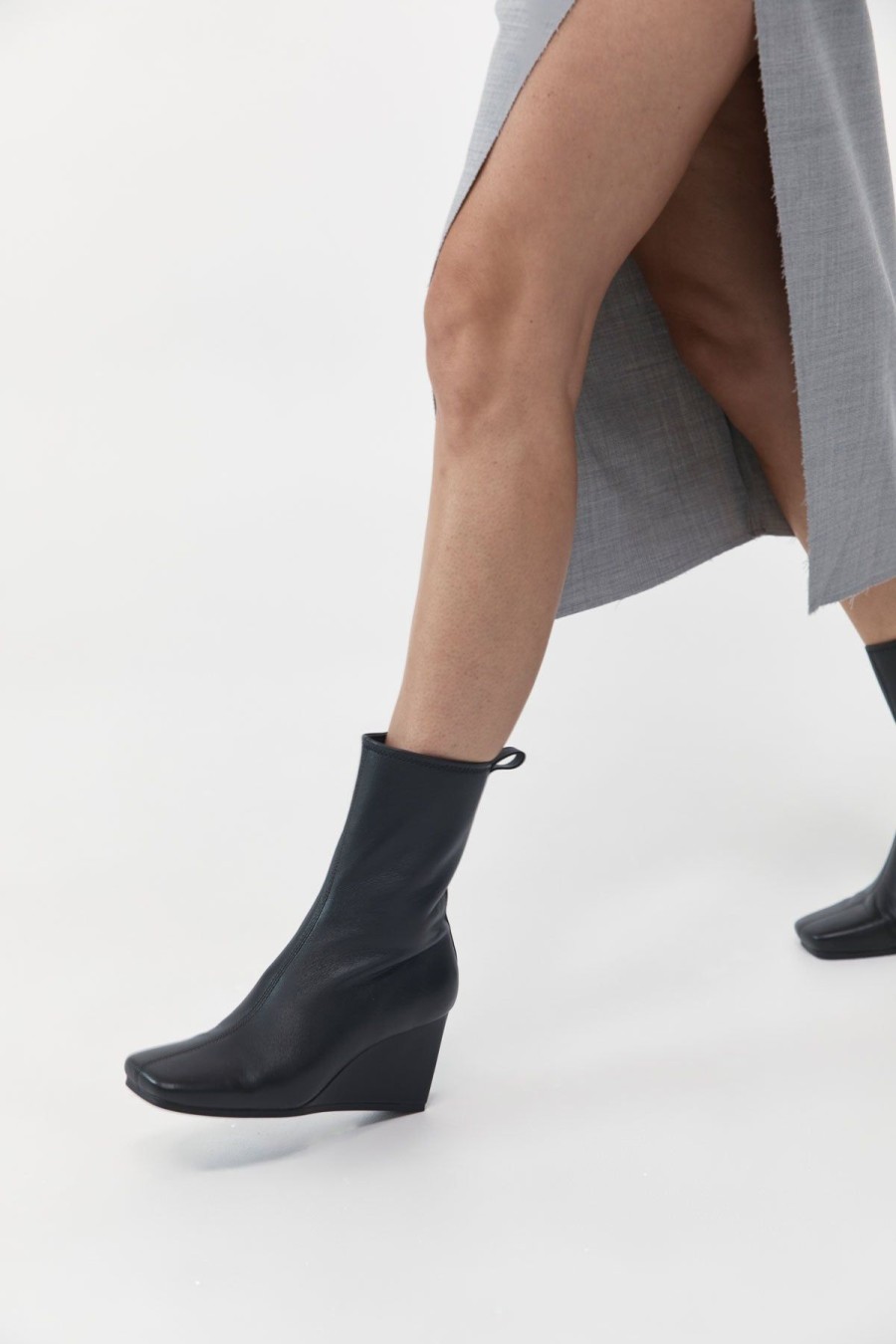 ST. AGNI Wedge Boot - Black | Boots