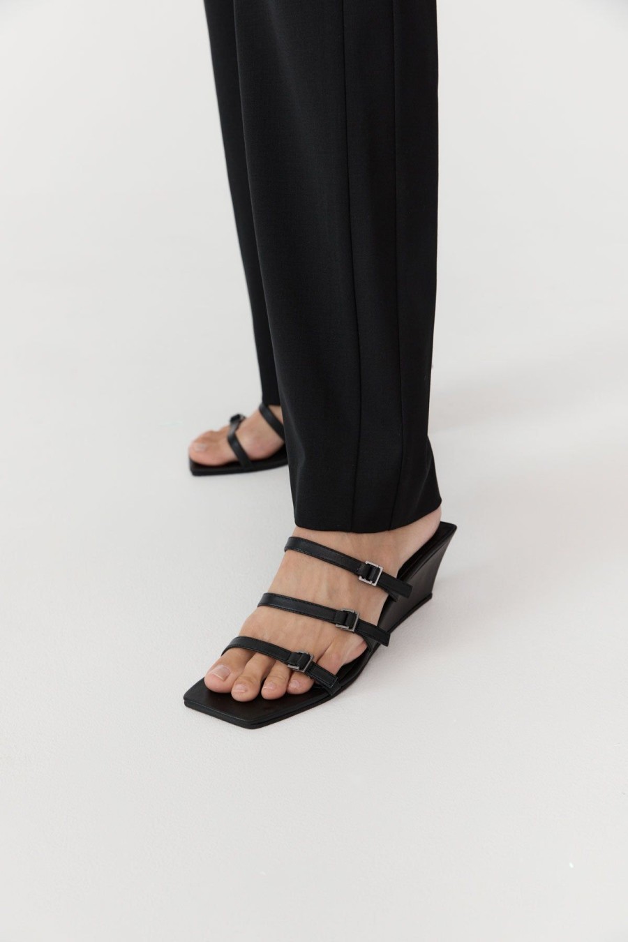 ST. AGNI Mini Ring Detail Wedge - Black | Heels