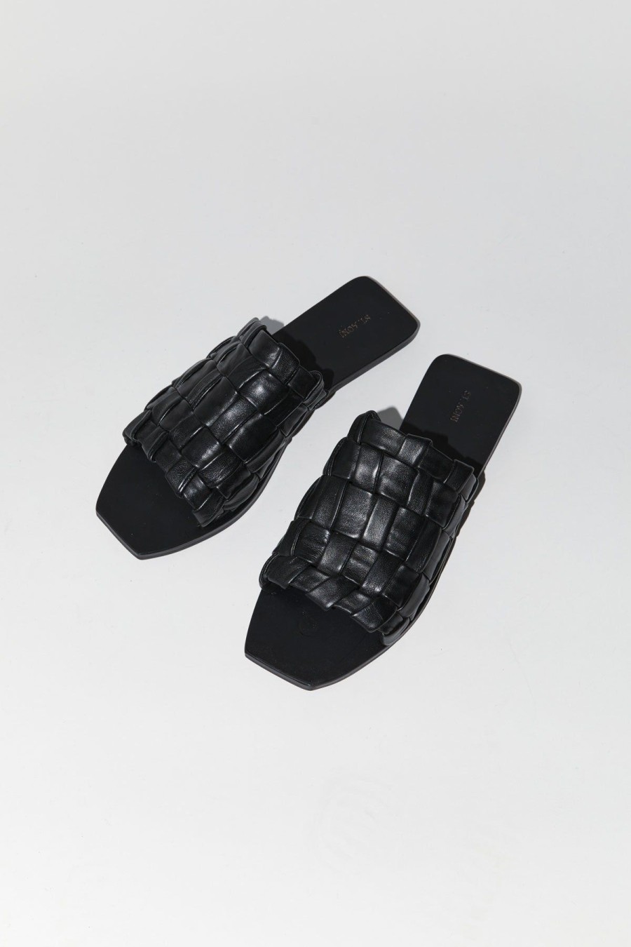 ST. AGNI Textured Slide - Black | Slides