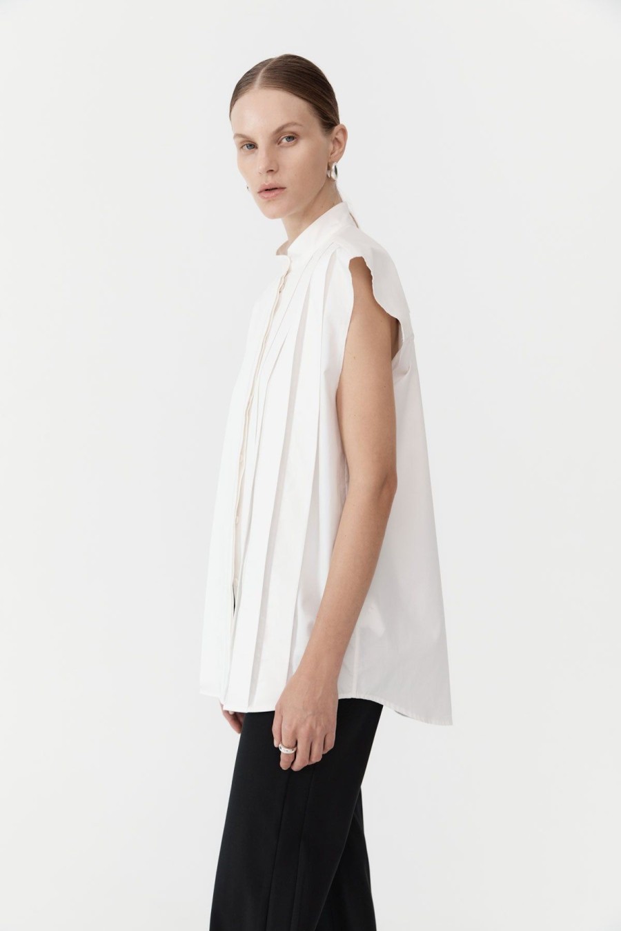 ST. AGNI Sleeveless Tuck Detail Shirt - White | Shirts