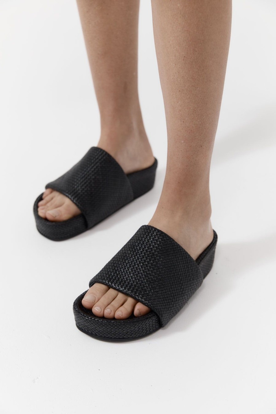 ST. AGNI Woven Everyday Flatform Slide - Black | Flatforms