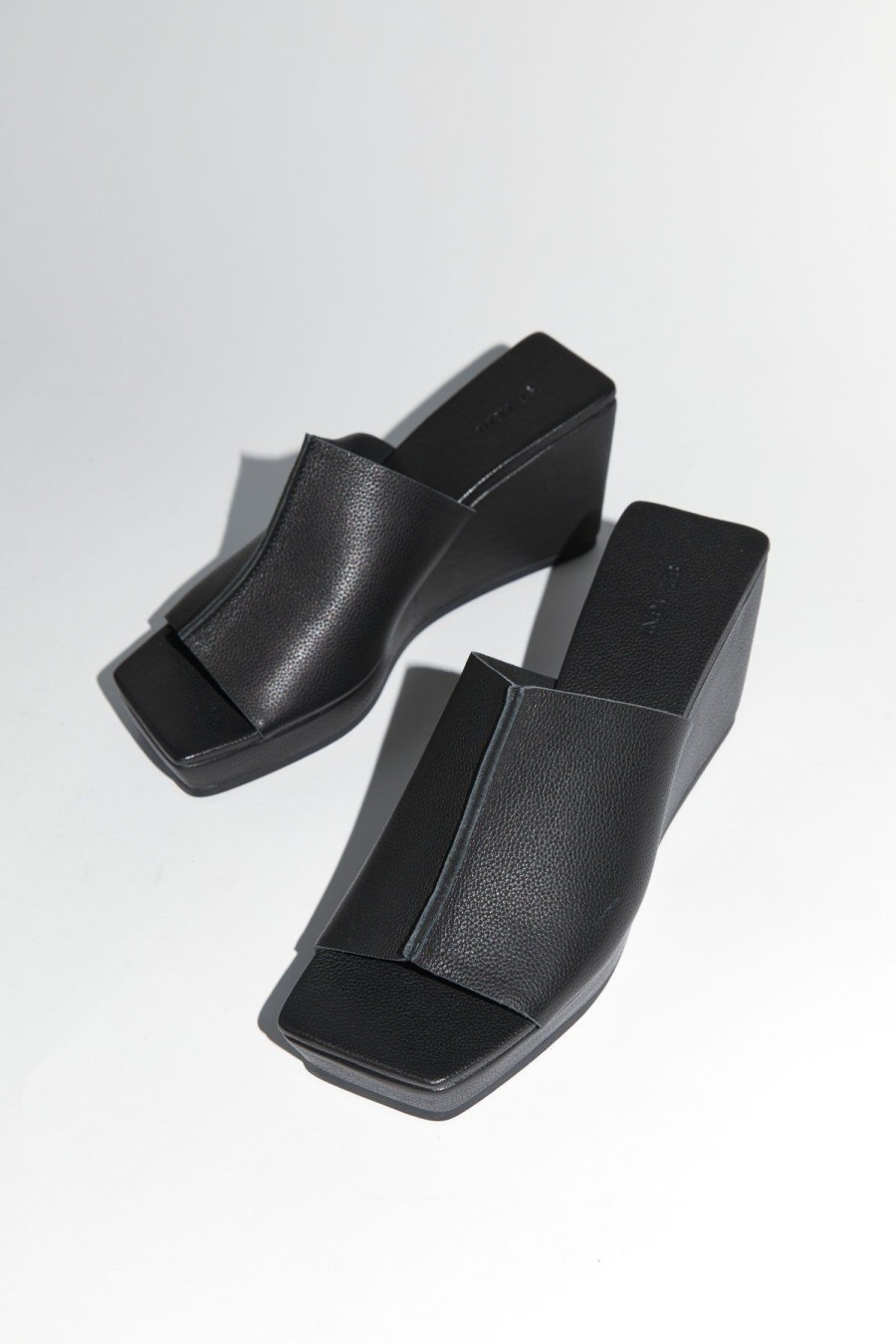 ST. AGNI Maria Wedge - Black | Wedges