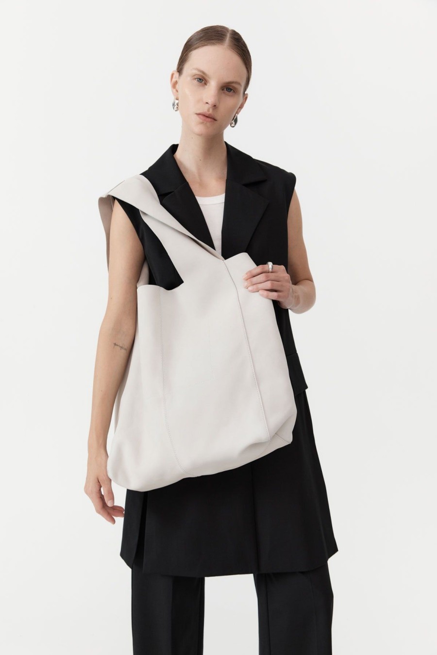 ST. AGNI Suede Soft Tote - Cool White | Uni