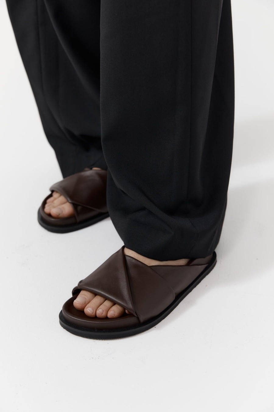 ST. AGNI Fold Detail Slide - Chocolate | Slides