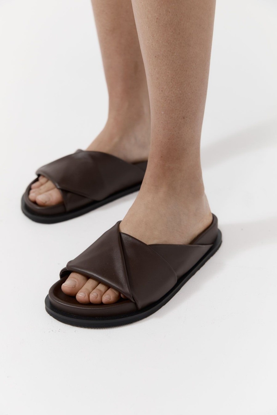 ST. AGNI Fold Detail Slide - Chocolate | Slides