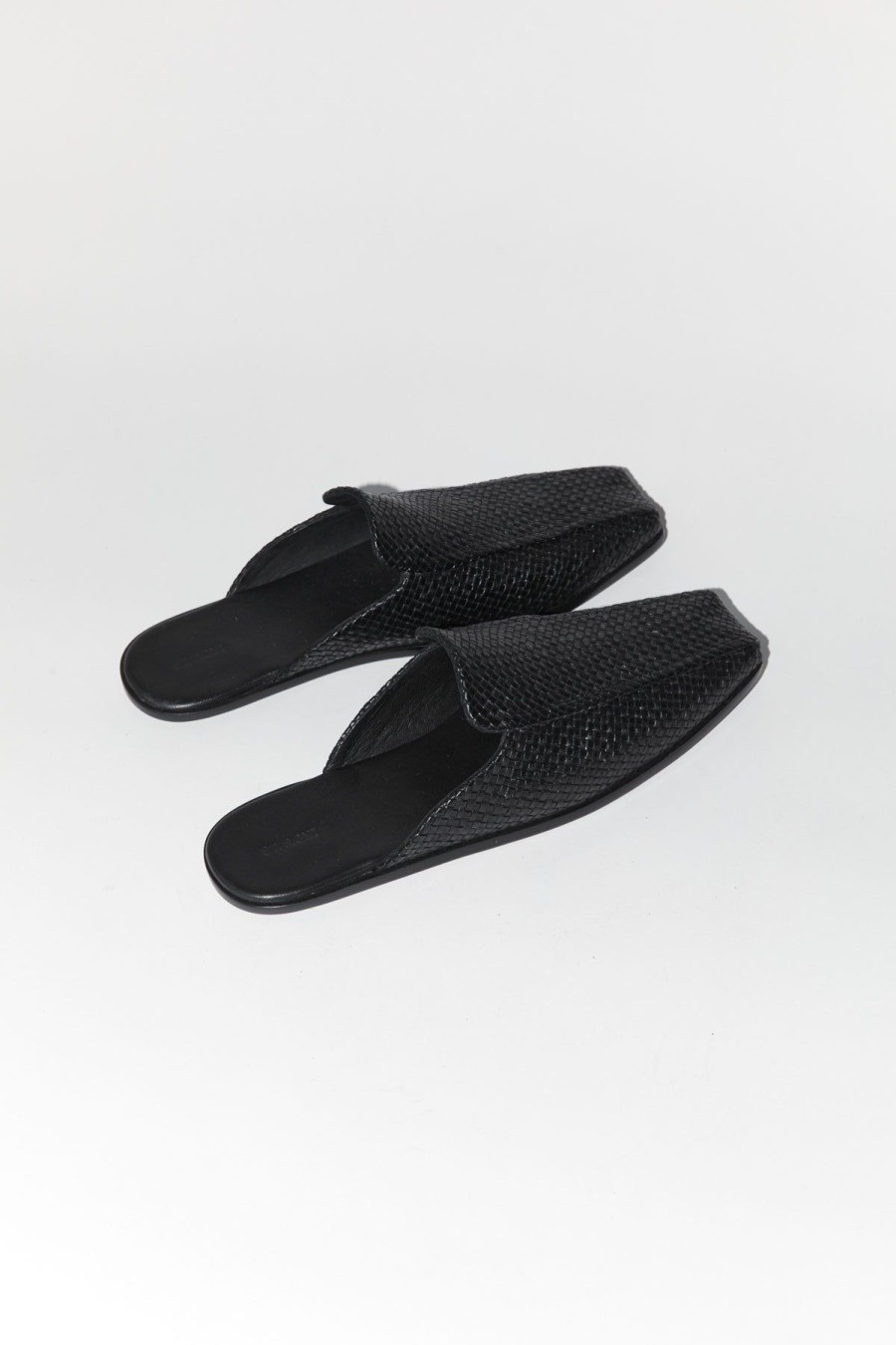 ST. AGNI Modernist Woven Mule - Black | Loafers