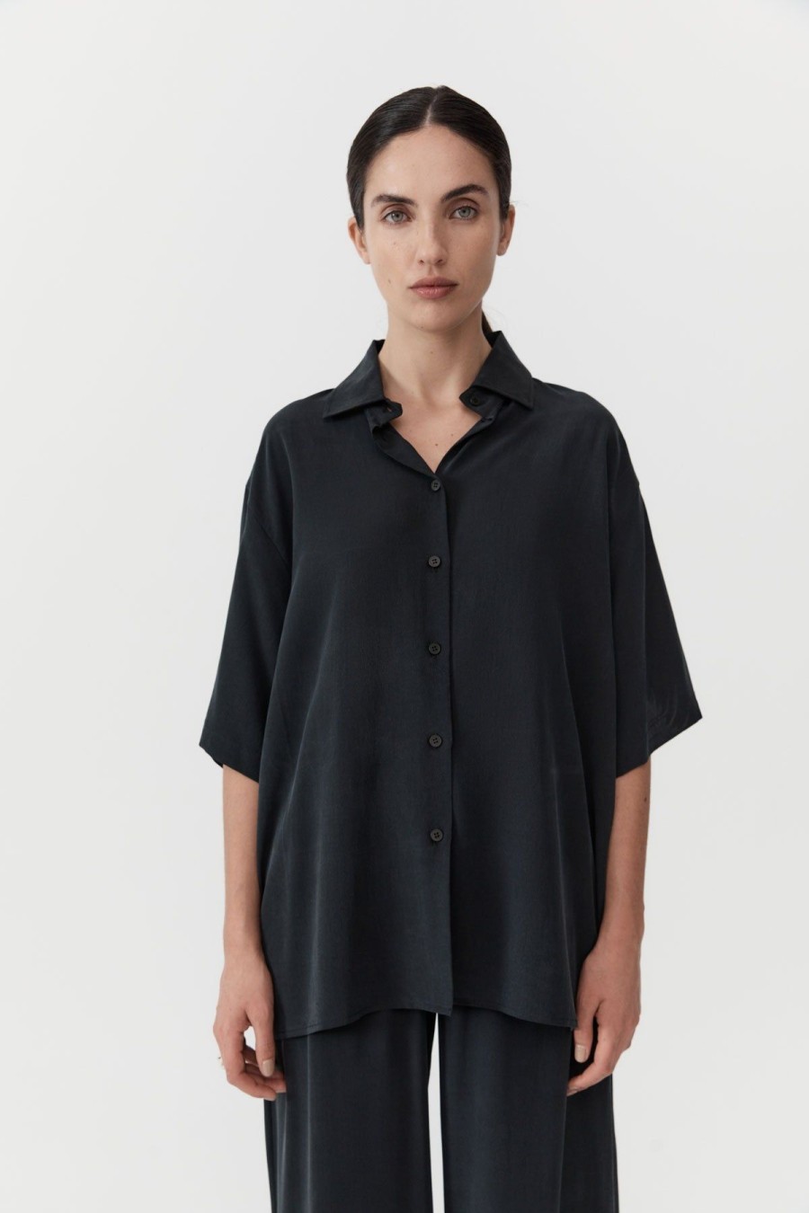 ST. AGNI Uni Silk Shirt - Washed Black | Tops