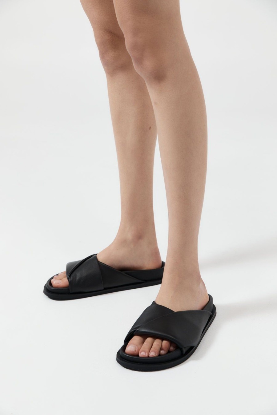 ST. AGNI Fold Detail Slide - Black | Slides