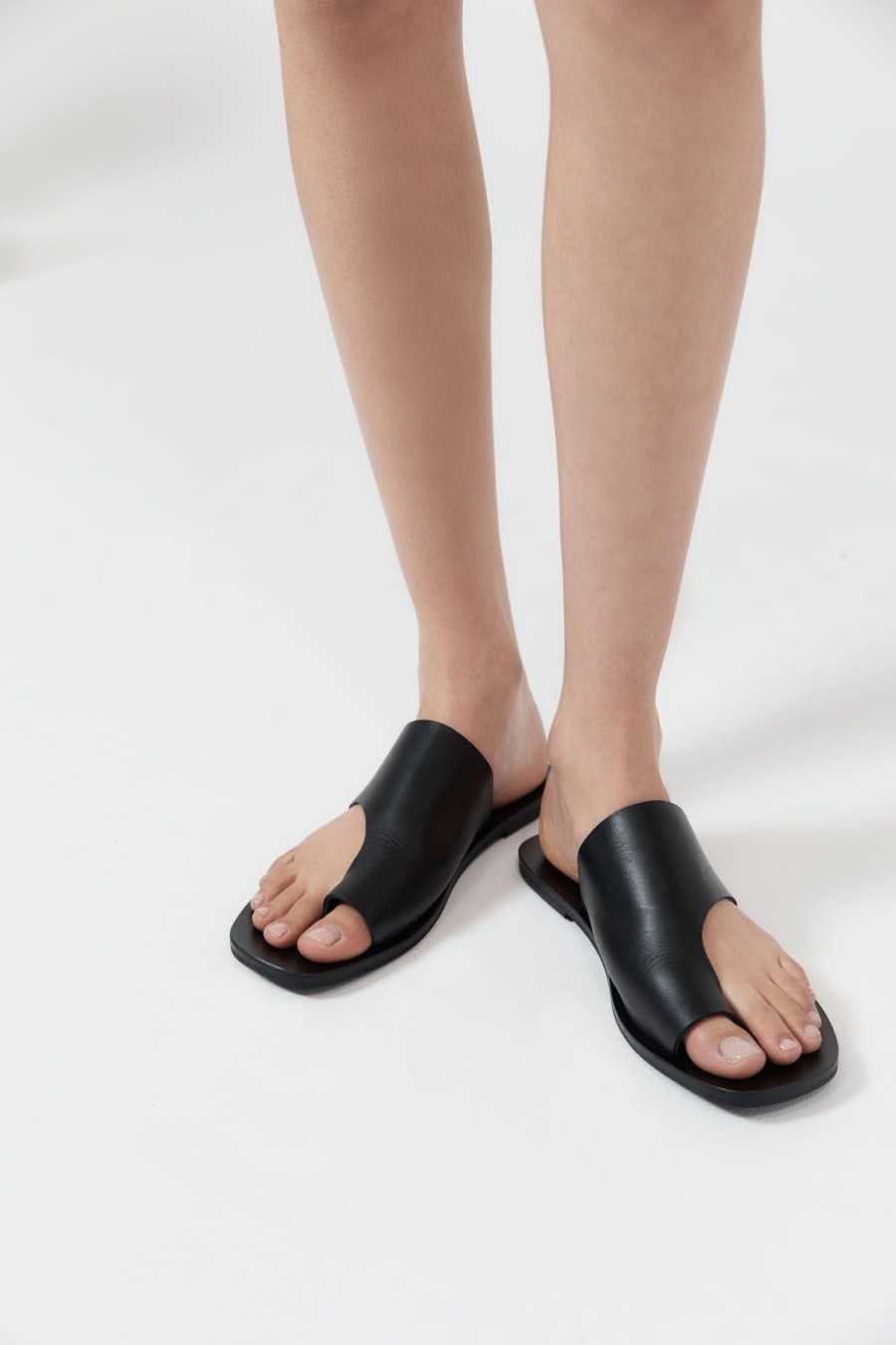 ST. AGNI Abstract Slide - Black | Slides