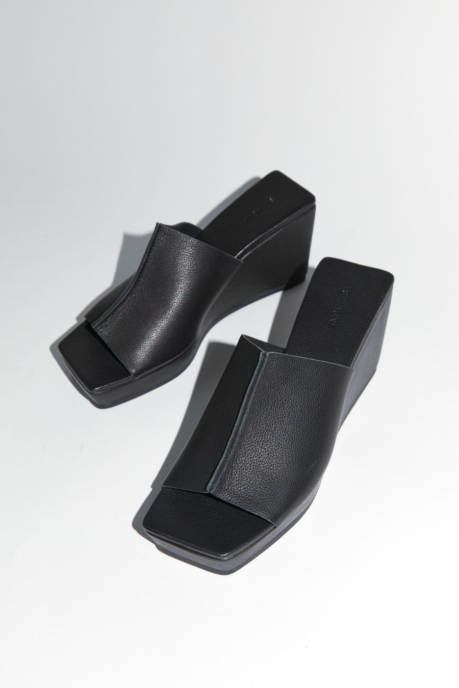 ST. AGNI Maria Wedge - Black | Heels