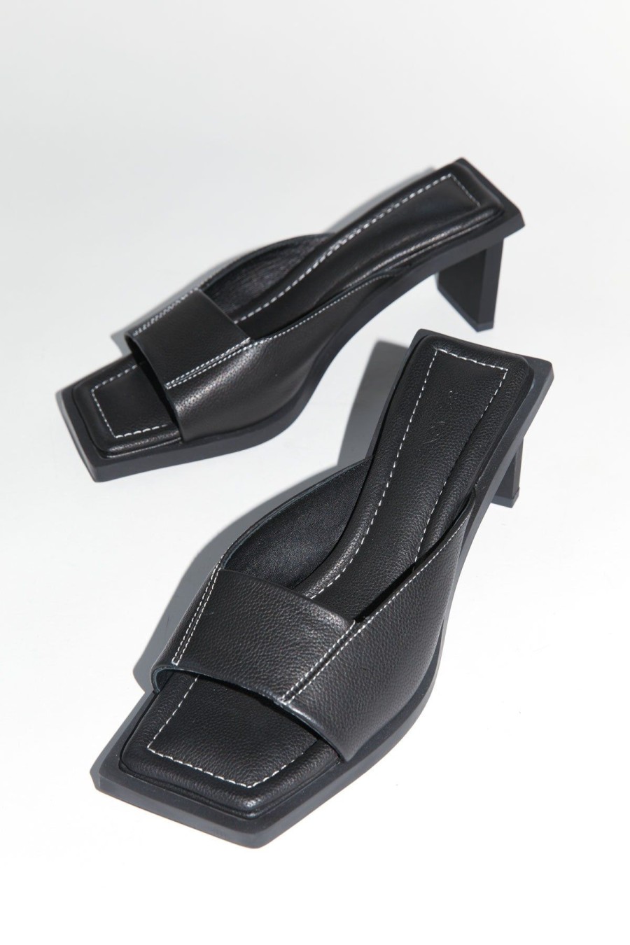 ST. AGNI Contrast Stitch Heel - Black | Heels