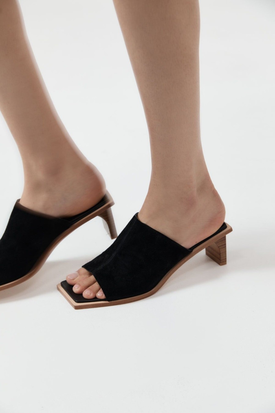 ST. AGNI Raw Edge Heel - Black | Heels