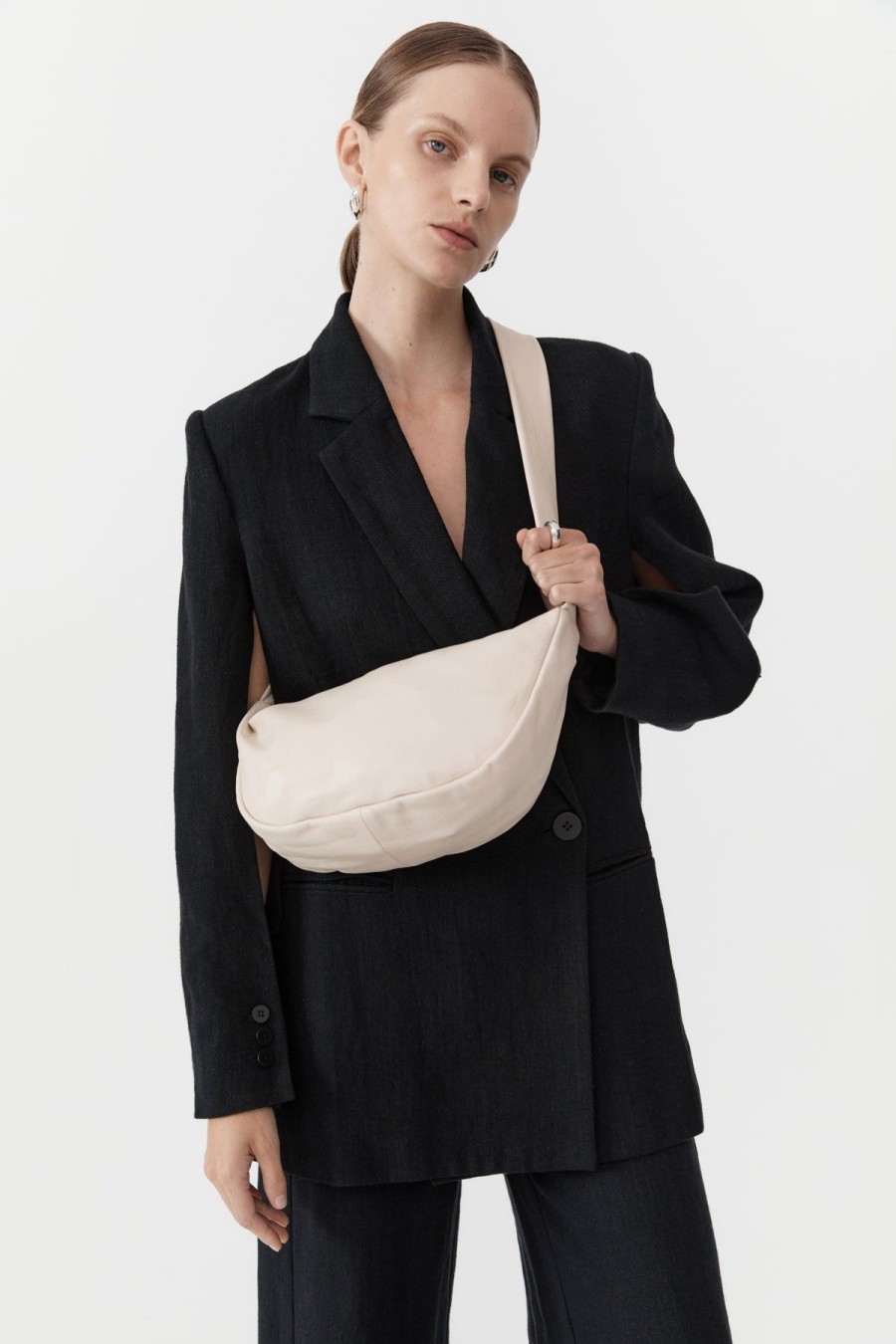 ST. AGNI Soft Crescent Bag - Ecru | Uni