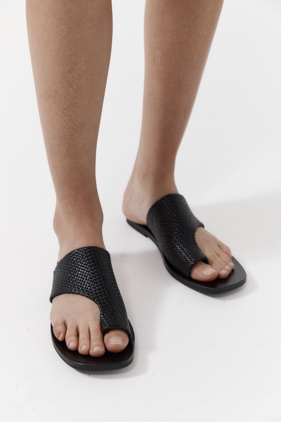 ST. AGNI Woven Abstract Slide - Black | Slides