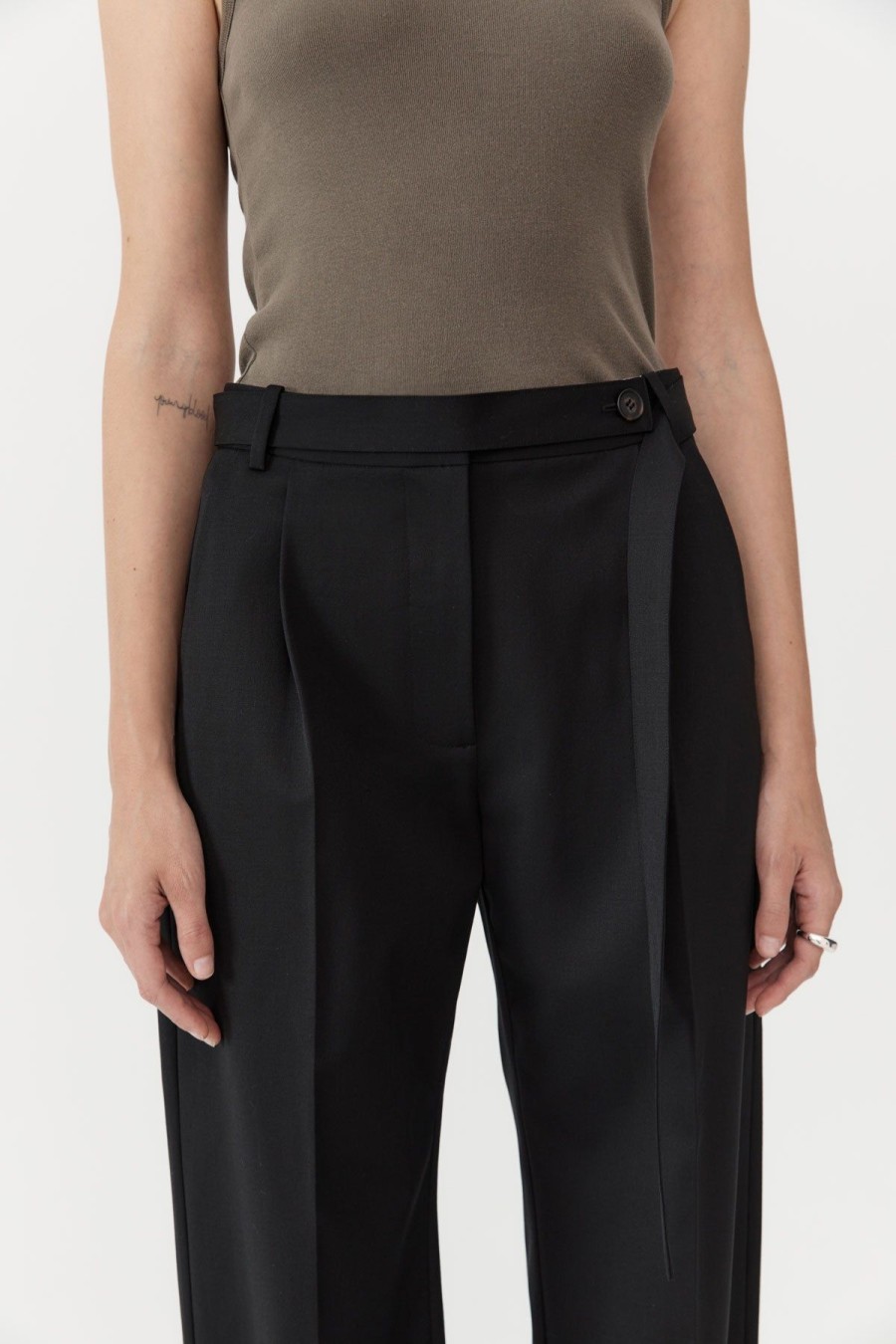 ST. AGNI Belted Pants - Black | Tailoring