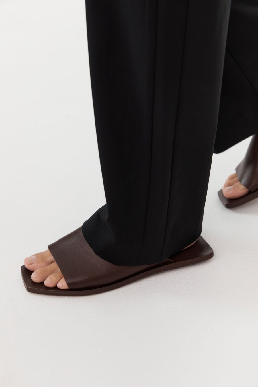 ST. AGNI Asymmetric Slide - Chocolate | Slides